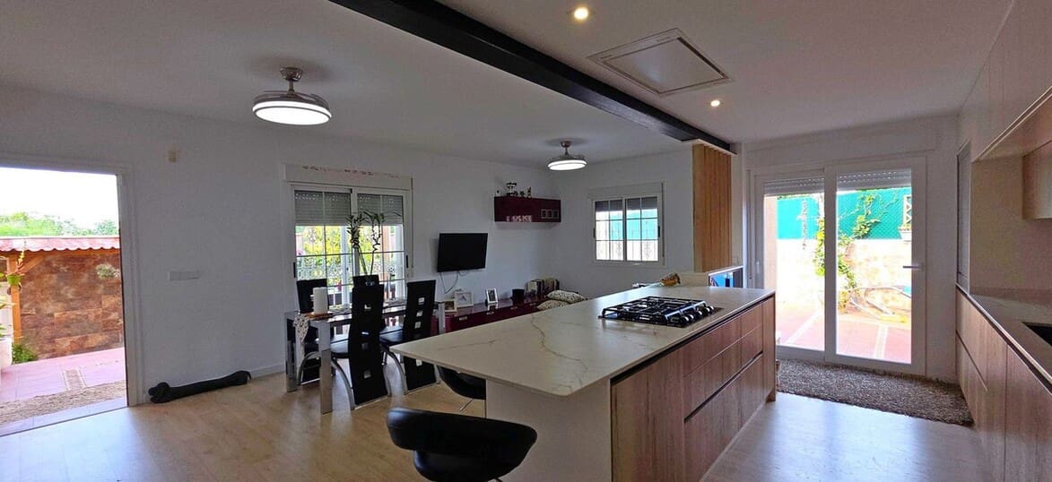5 bedroom Villa for sale in Torrevieja with pool garage - € 372,000 (Ref: 10182821)