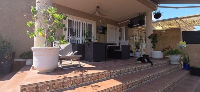 5 bedroom Villa for sale in Puerto Deportivo, Torrevieja with pool garage - € 372,000 (Ref: 10182821)