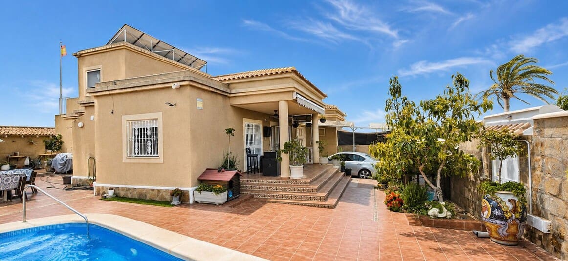 5 bedroom Villa for sale in Torrevieja with pool garage - € 372,000 (Ref: 10182821)