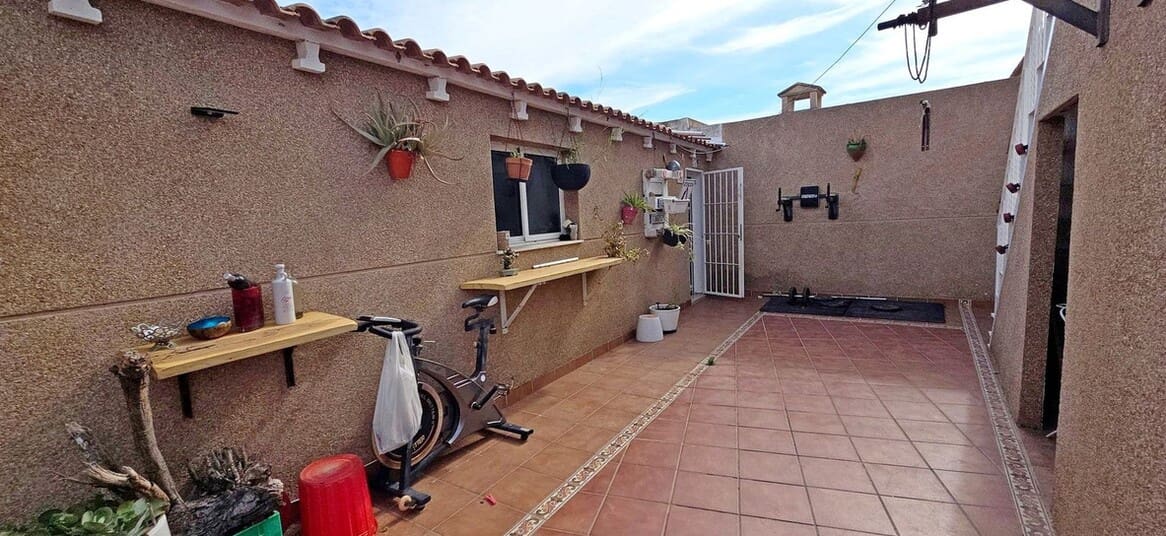 5 bedroom Villa for sale in Torrevieja with pool garage - € 372,000 (Ref: 10182821)