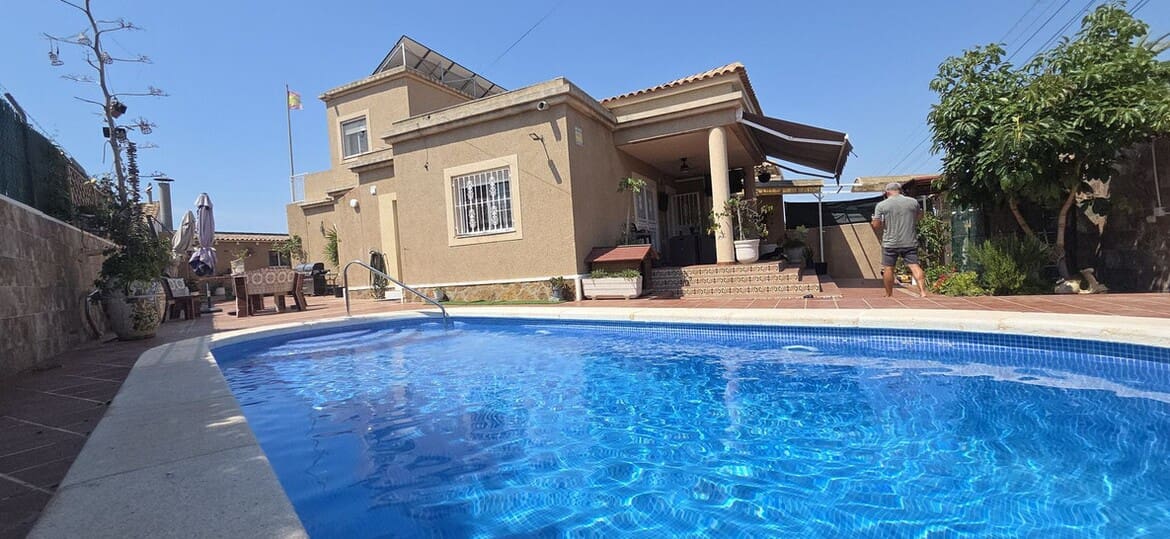 5 bedroom Villa for sale in Torrevieja with pool garage - € 372,000 (Ref: 10182821)