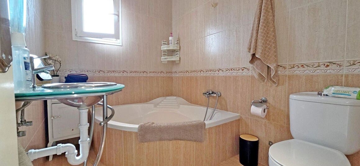 5 bedroom Villa for sale in Torrevieja with pool garage - € 372,000 (Ref: 10182821)