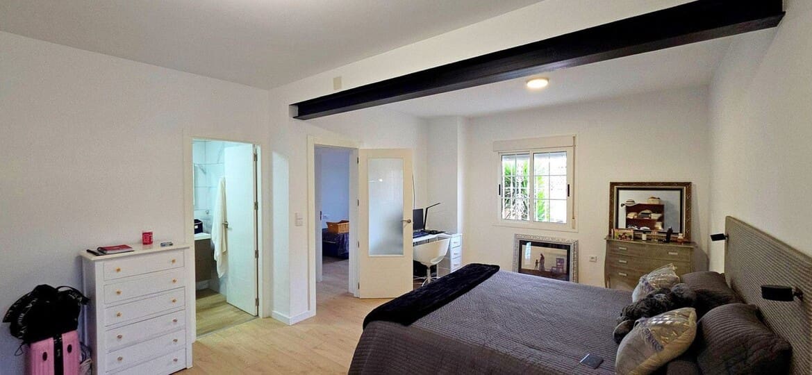 5 bedroom Villa for sale in Torrevieja with pool garage - € 372,000 (Ref: 10182821)