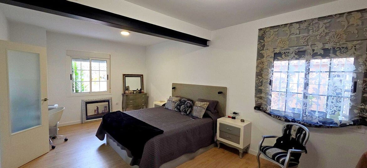 5 bedroom Villa for sale in Torrevieja with pool garage - € 372,000 (Ref: 10182821)