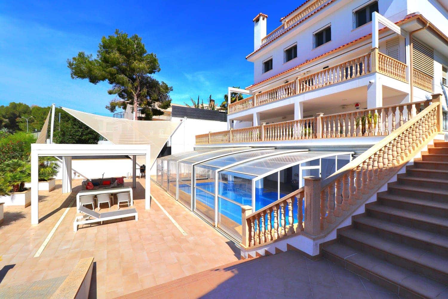 5 bedroom Villa for sale in Campoamor with pool garage - € 1,400,000 (Ref: 10182828)