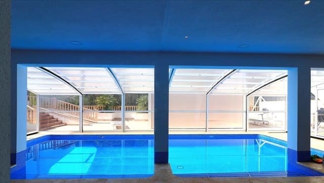 5 bedroom Villa for sale in Dehesa de Campoamor, Orihuela with pool garage - € 1,400,000 (Ref: 10182828)