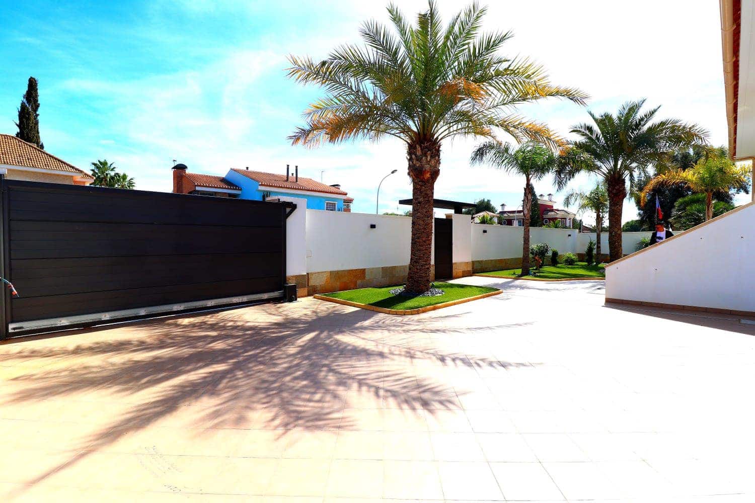 5 bedroom Villa for sale in Campoamor with pool garage - € 1,400,000 (Ref: 10182828)