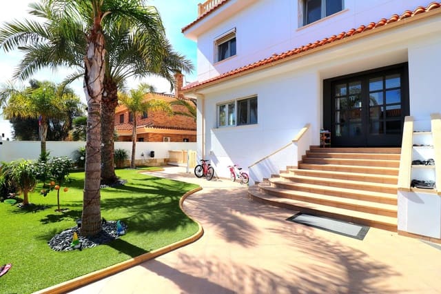 5 bedroom Villa for sale in Dehesa de Campoamor, Orihuela with pool garage - € 1,400,000 (Ref: 10182828)