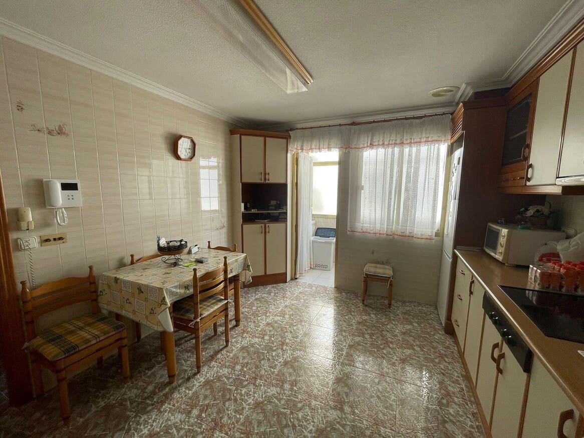 Apartamento de 4 habitaciones en Torrevieja en venta - 319.000 € (Ref: 10182831)