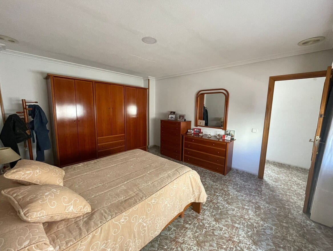 Apartamento de 4 habitaciones en Torrevieja en venta - 319.000 € (Ref: 10182831)