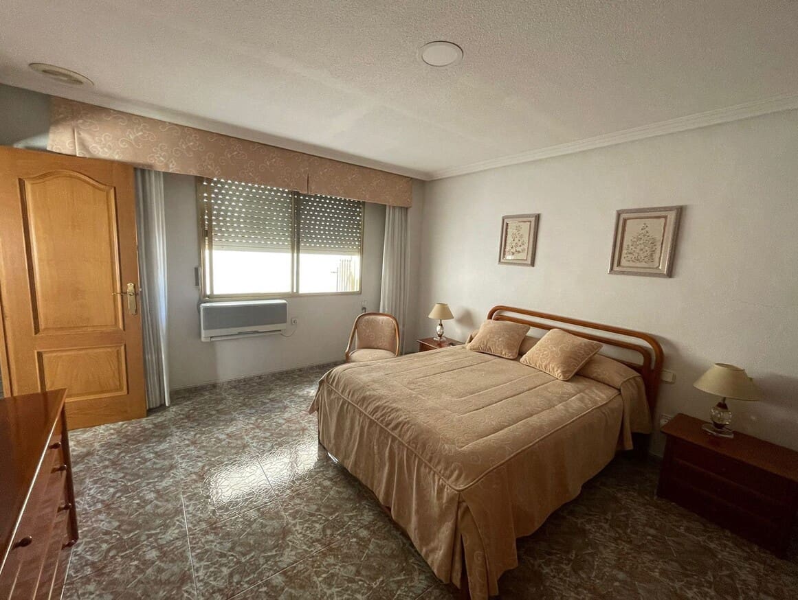 Apartamento de 4 habitaciones en Torrevieja en venta - 319.000 € (Ref: 10182831)