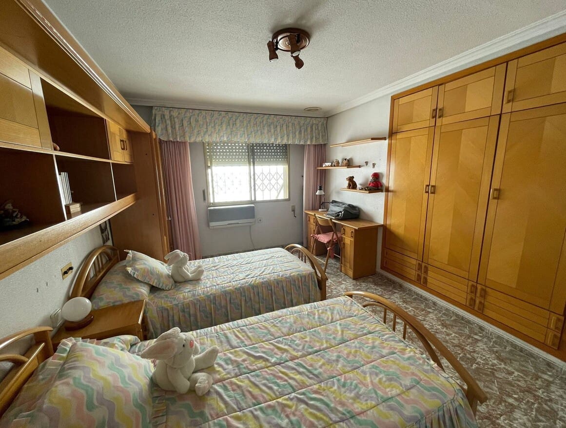 Apartamento de 4 habitaciones en Torrevieja en venta - 319.000 € (Ref: 10182831)