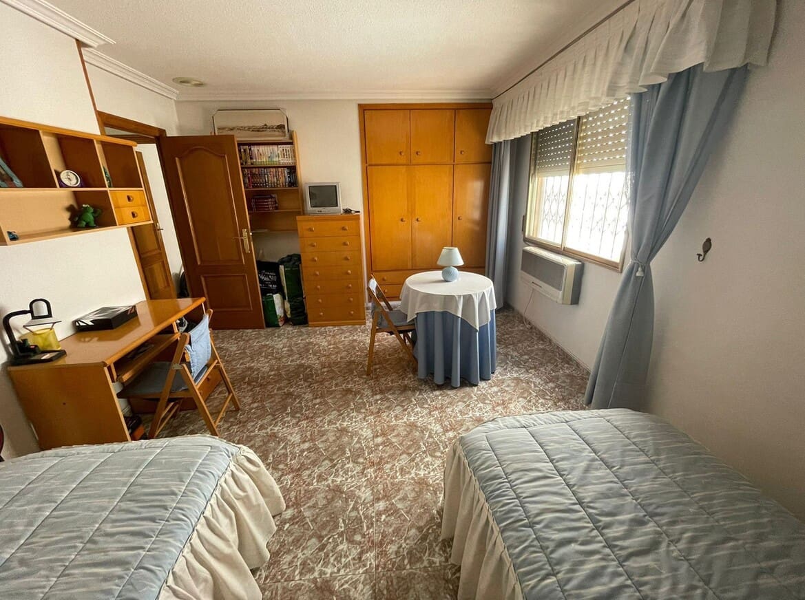 Apartamento de 4 habitaciones en Torrevieja en venta - 319.000 € (Ref: 10182831)