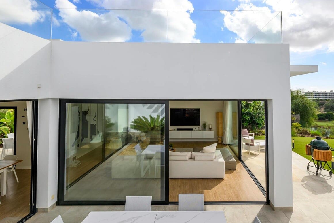 Chalet de 3 habitaciones en Las Colinas Golf en venta con piscina garaje - 1.790.000 € (Ref: 10183406)