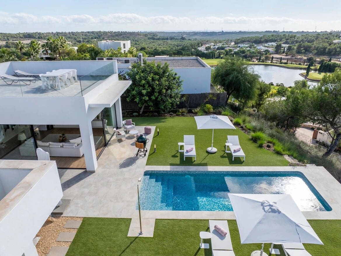 Chalet de 3 habitaciones en Las Colinas Golf en venta con piscina garaje - 1.790.000 € (Ref: 10183406)