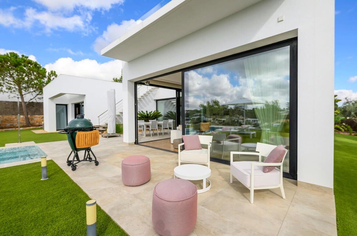 Chalet de 3 habitaciones en Las Colinas Golf en venta con piscina garaje - 1.790.000 € (Ref: 10183406)