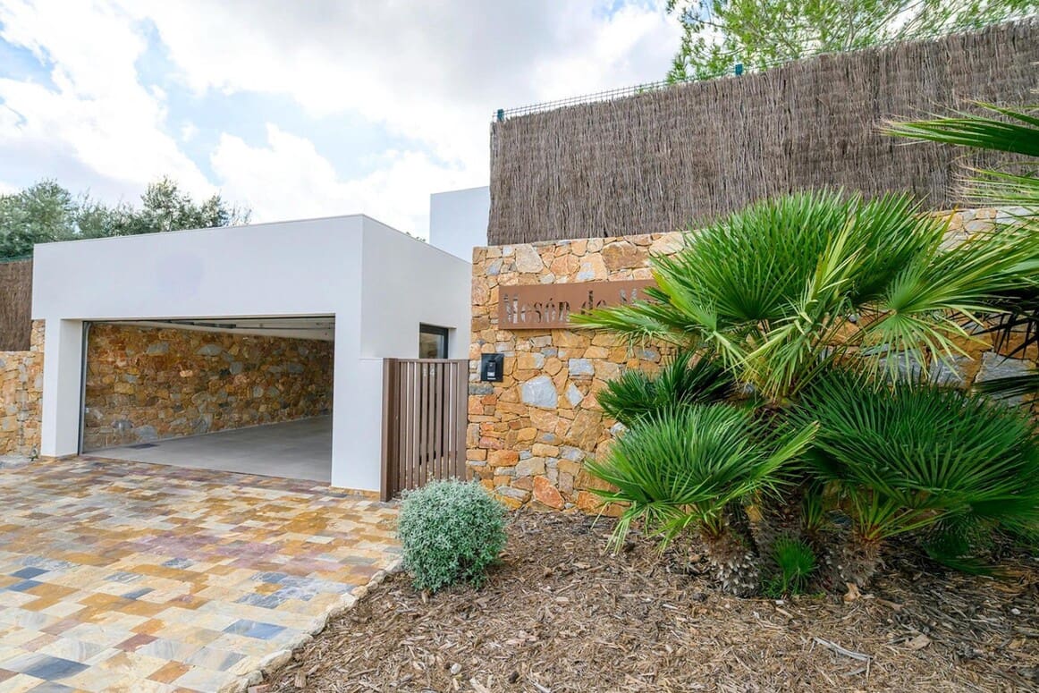 Chalet de 3 habitaciones en Las Colinas Golf en venta con piscina garaje - 1.790.000 € (Ref: 10183406)