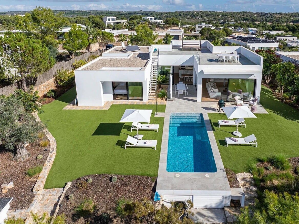 Chalet de 3 habitaciones en Las Colinas Golf en venta con piscina garaje - 1.790.000 € (Ref: 10183406)