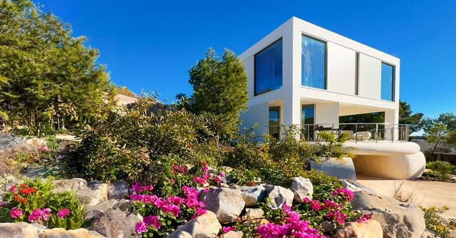 Chalet de 3 habitaciones en Las Colinas Golf, Orihuela en venta con piscina garaje - 2.365.000 € (Ref: 10183408)