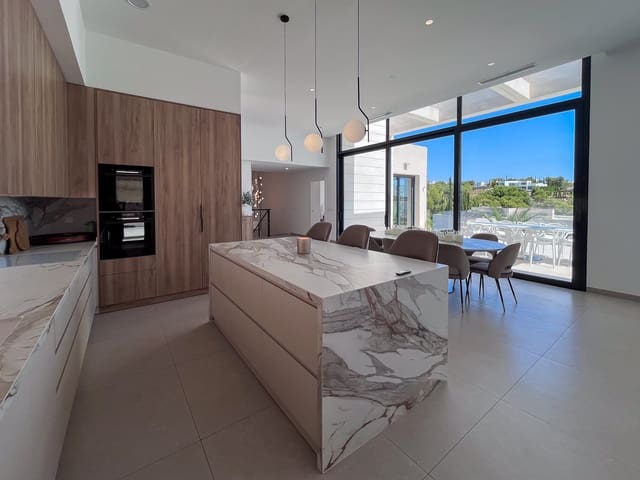 Chalet de 5 habitaciones en Las Colinas Golf, Orihuela en venta con piscina garaje - 1.795.000 € (Ref: 10183413)