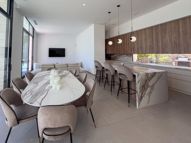 Chalet de 5 habitaciones en Las Colinas Golf, Orihuela en venta con piscina garaje - 1.795.000 € (Ref: 10183413)