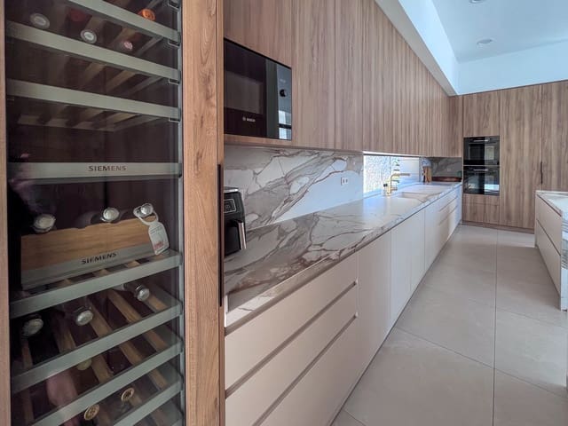 Chalet de 5 habitaciones en Las Colinas Golf, Orihuela en venta con piscina garaje - 1.795.000 € (Ref: 10183413)