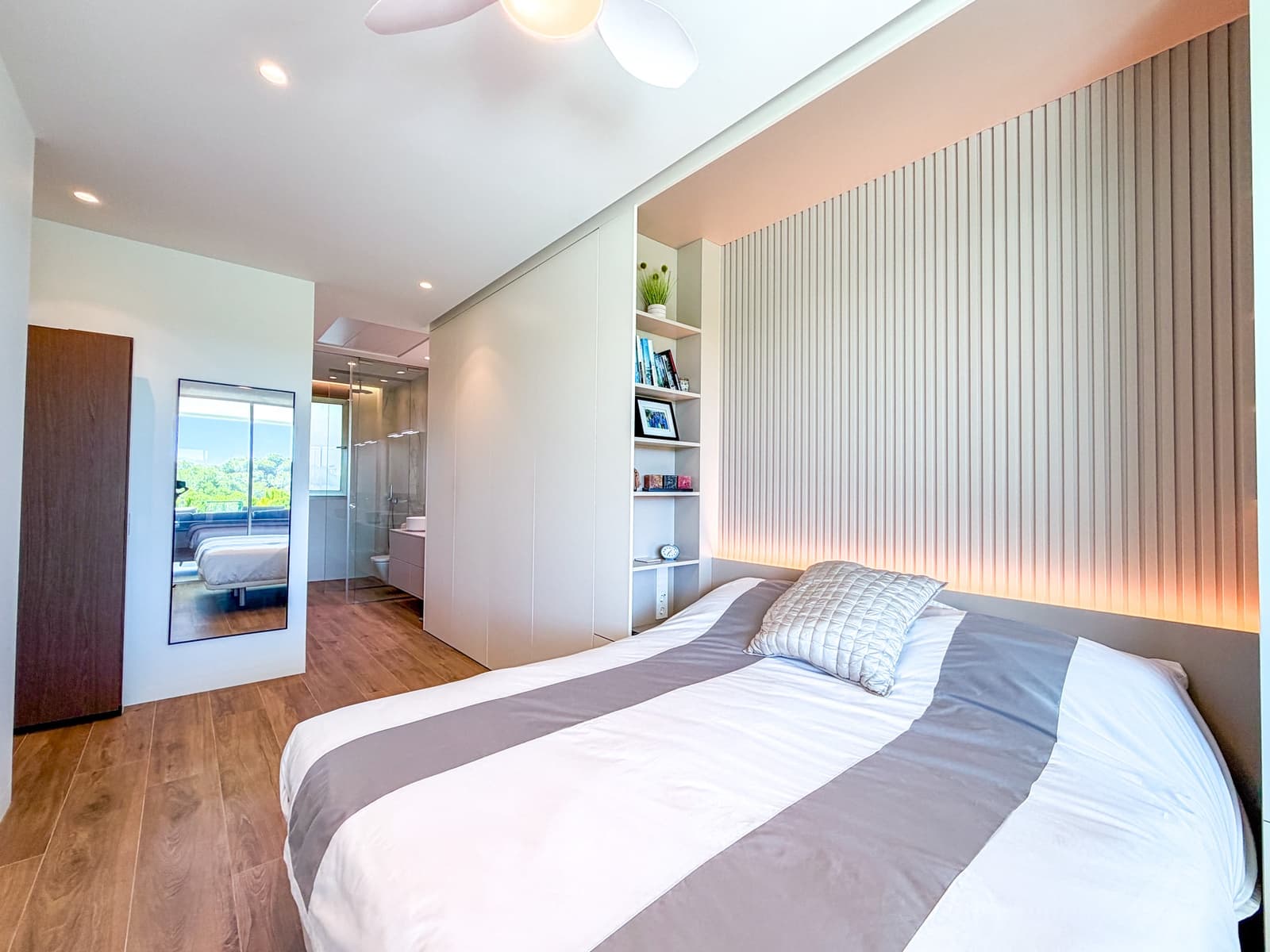 Apartamento de 3 habitaciones en Las Colinas Golf en venta con piscina garaje - 795.000 € (Ref: 10183416)