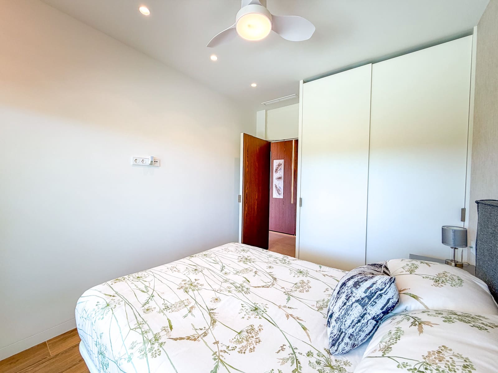 Apartamento de 3 habitaciones en Las Colinas Golf en venta con piscina garaje - 795.000 € (Ref: 10183416)