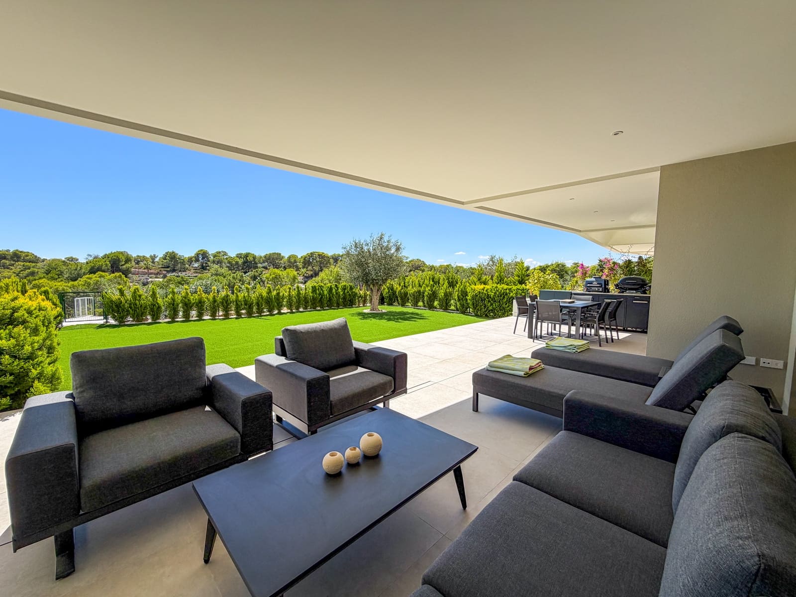 Apartamento de 3 habitaciones en Las Colinas Golf en venta con piscina garaje - 795.000 € (Ref: 10183416)