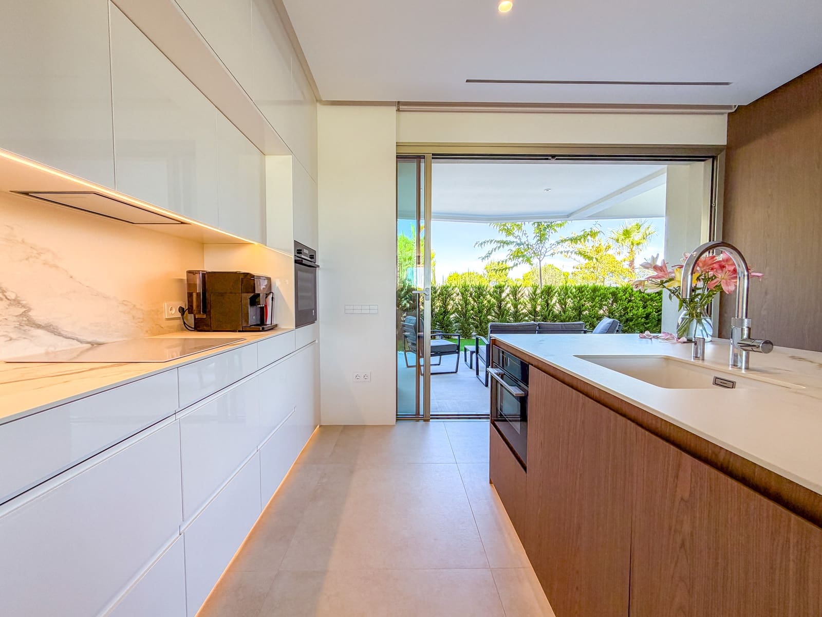 Apartamento de 3 habitaciones en Las Colinas Golf en venta con piscina garaje - 795.000 € (Ref: 10183416)
