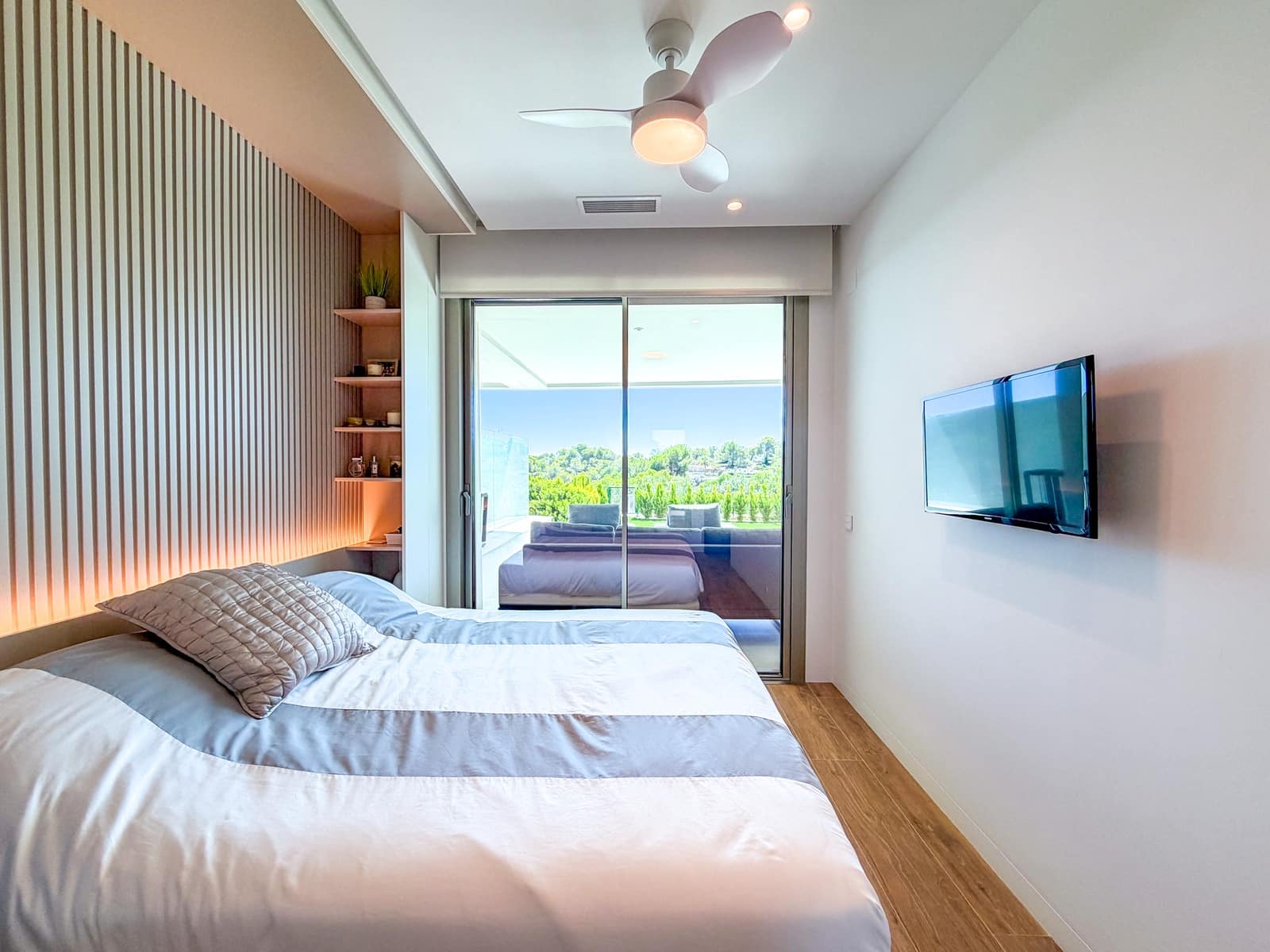 Apartamento de 3 habitaciones en Las Colinas Golf en venta con piscina garaje - 795.000 € (Ref: 10183416)