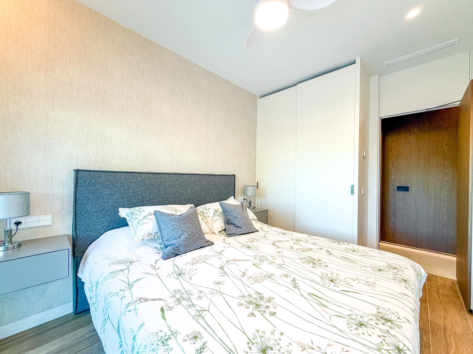 Apartamento de 3 habitaciones en Las Colinas Golf en venta con piscina garaje - 795.000 € (Ref: 10183416)