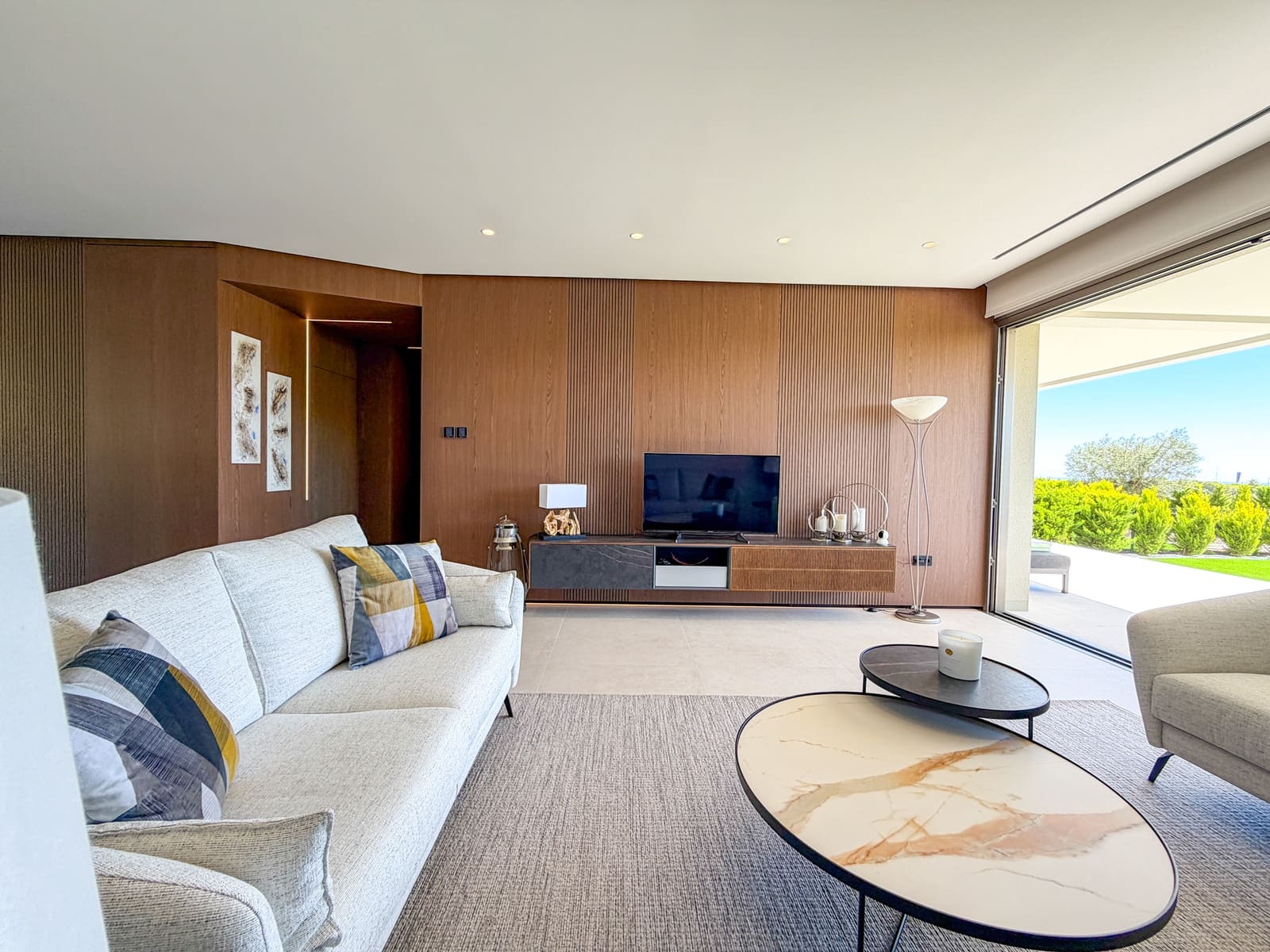 Apartamento de 3 habitaciones en Las Colinas Golf en venta con piscina garaje - 795.000 € (Ref: 10183416)