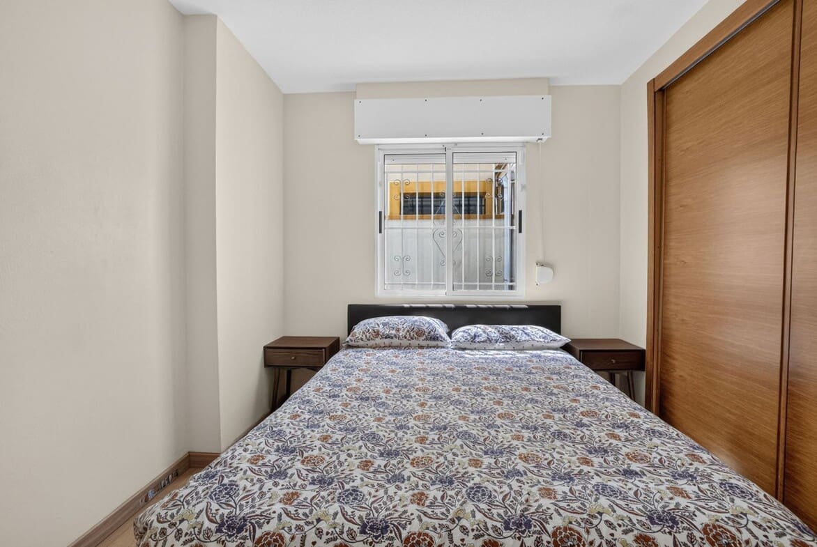 Chalet de 3 habitaciones en Torrevieja en venta con piscina - 199.000 € (Ref: 10184394)