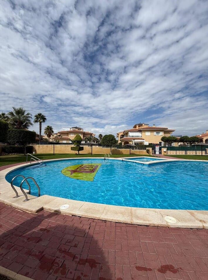 Chalet de 2 habitaciones en Santa Pola en venta con piscina garaje - 199.900 € (Ref: 10184397)