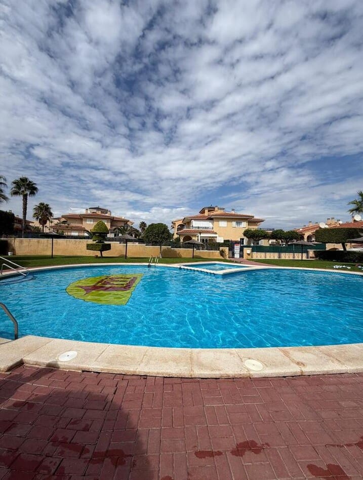 Chalet de 2 habitaciones en Santa Pola en venta con piscina garaje - 199.900 € (Ref: 10184397)