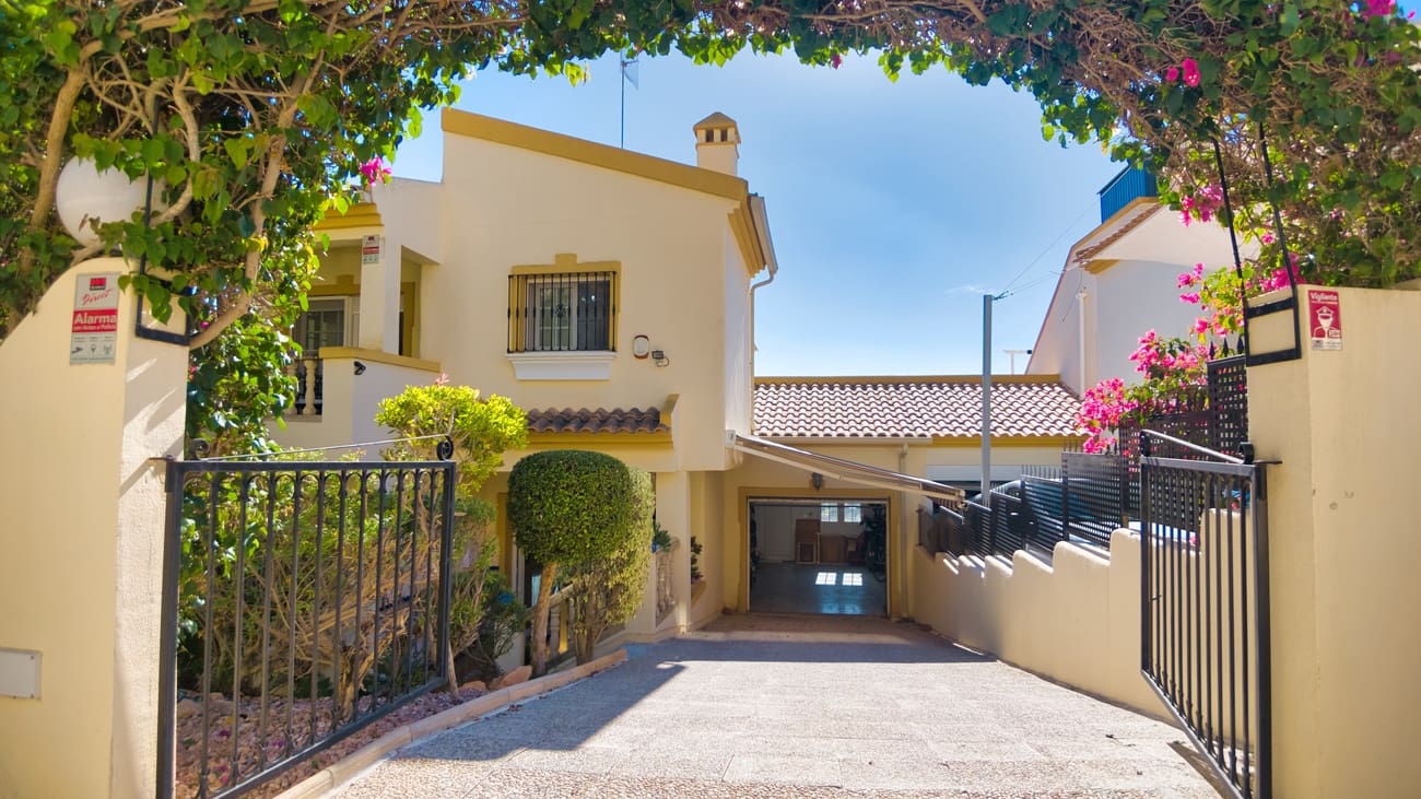 3 slaapkamer Villa te koop in Las Ramblas Golf met zwembad garage - € 529.000 (Ref: 10184402)