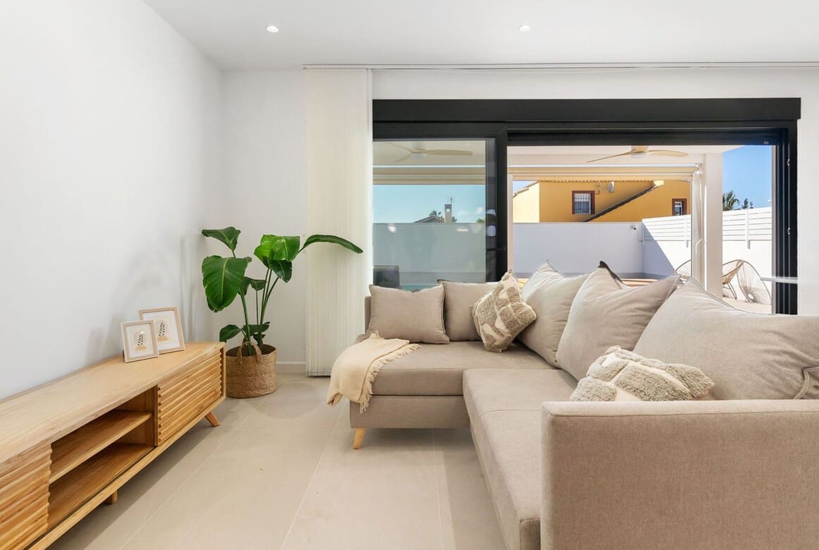 Chalet de 3 habitaciones en Torrevieja en venta con piscina garaje - 459.000 € (Ref: 10184408)