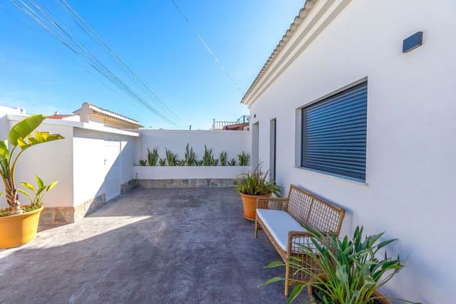 Chalet de 3 habitaciones en El Chaparral, Torrevieja en venta con piscina garaje - 459.000 € (Ref: 10184408)