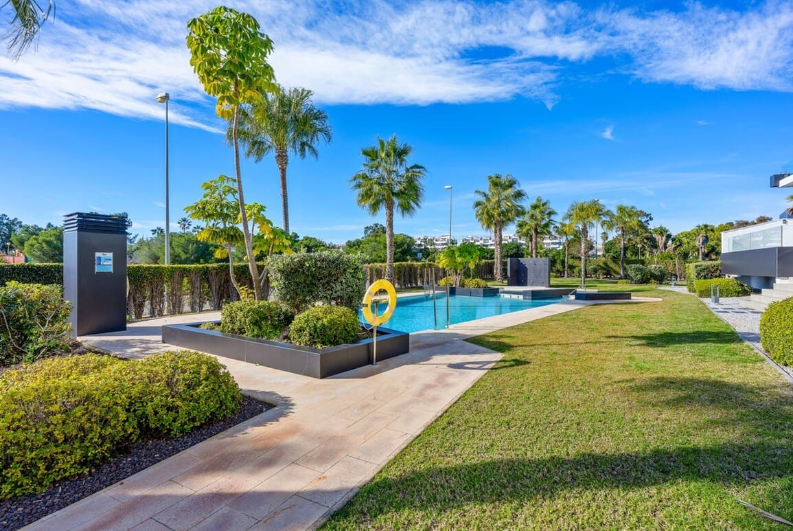 3 sovrum Lägenhet till salu i Orihuela Costa med pool garage - 639 000 € (Ref: 10184409)