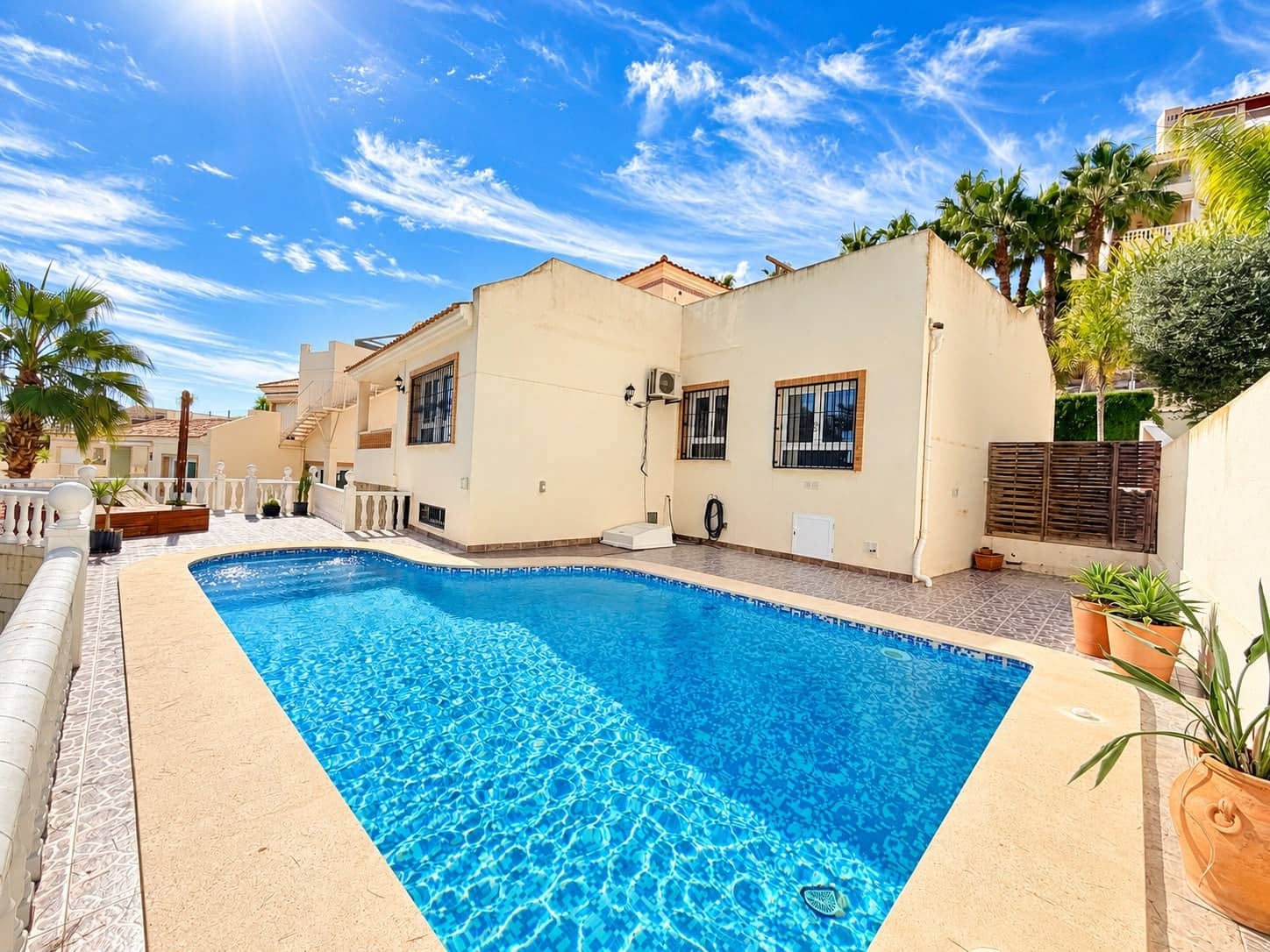 5 chambre Villa/Maison à vendre à Orihuela Costa avec piscine garage - 645 000 € (Ref: 10186711)