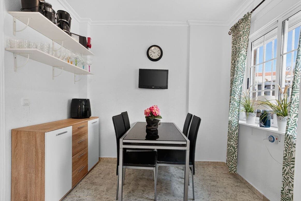 2 slaapkamer Huis te koop in Torrevieja met zwembad - € 199.000 (Ref: 10186714)