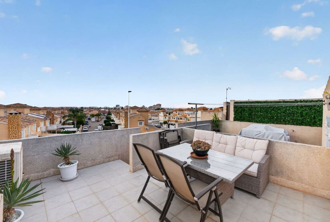 2 slaapkamer Huis te koop in Torrevieja met zwembad - € 199.000 (Ref: 10186714)