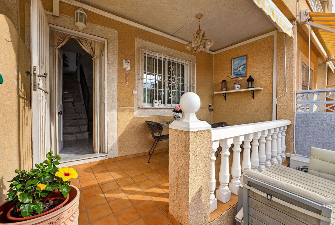 2 slaapkamer Huis te koop in Torrevieja met zwembad - € 199.000 (Ref: 10186714)