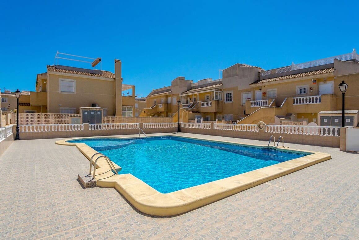 2 slaapkamer Huis te koop in Torrevieja met zwembad - € 199.000 (Ref: 10186714)