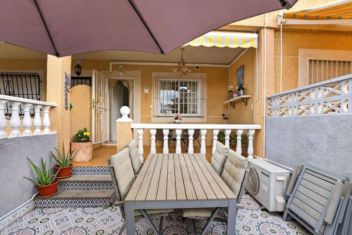 2 slaapkamer Huis te koop in Torrevieja met zwembad - € 199.000 (Ref: 10186714)