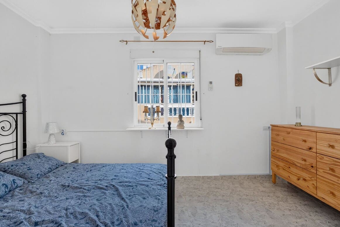 2 slaapkamer Huis te koop in Torrevieja met zwembad - € 199.000 (Ref: 10186714)