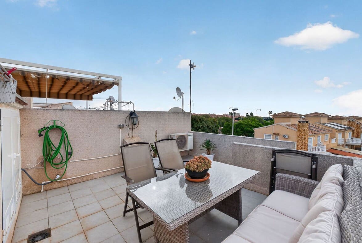 2 slaapkamer Huis te koop in Torrevieja met zwembad - € 199.000 (Ref: 10186714)