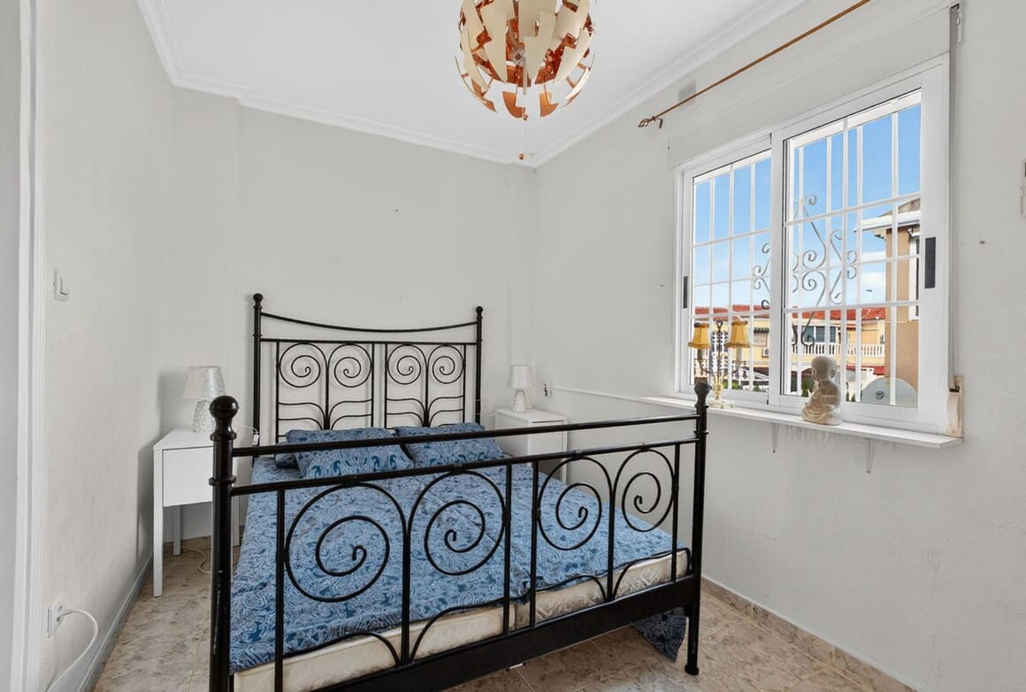 2 slaapkamer Huis te koop in Torrevieja met zwembad - € 199.000 (Ref: 10186714)