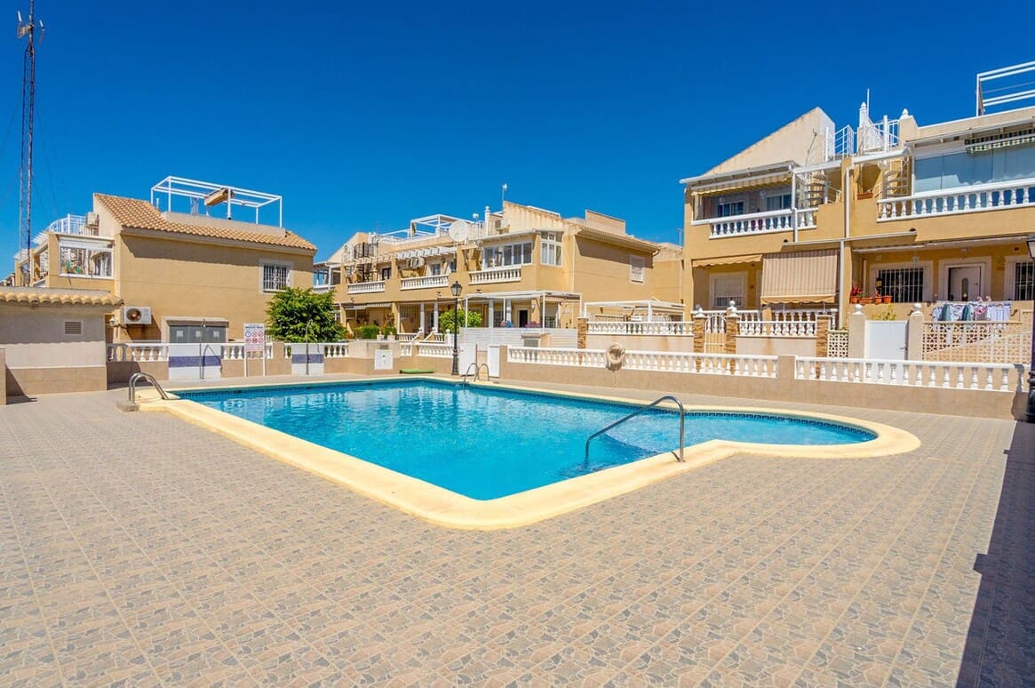 2 slaapkamer Huis te koop in Torrevieja met zwembad - € 199.000 (Ref: 10186714)